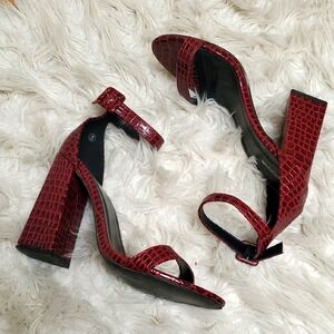 PrettyLittleThing Red Textured Block Heels Size 5
